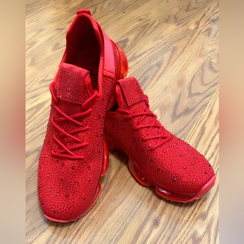 DEJA Red Fall sneaker